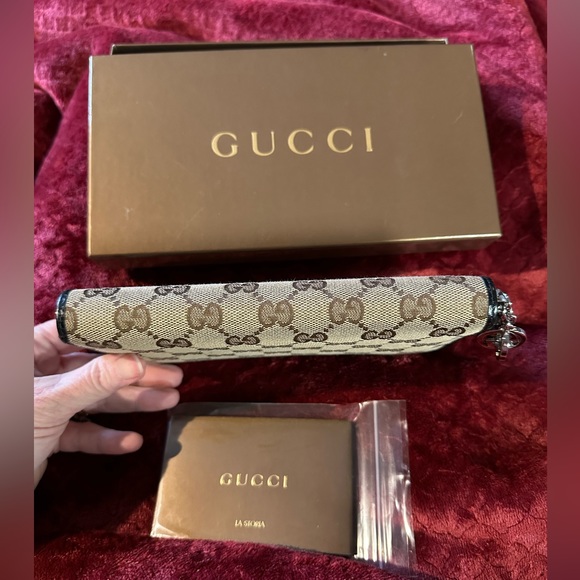 Gucci Authentic EUC Wallet 💎 - Picture 6 of 13